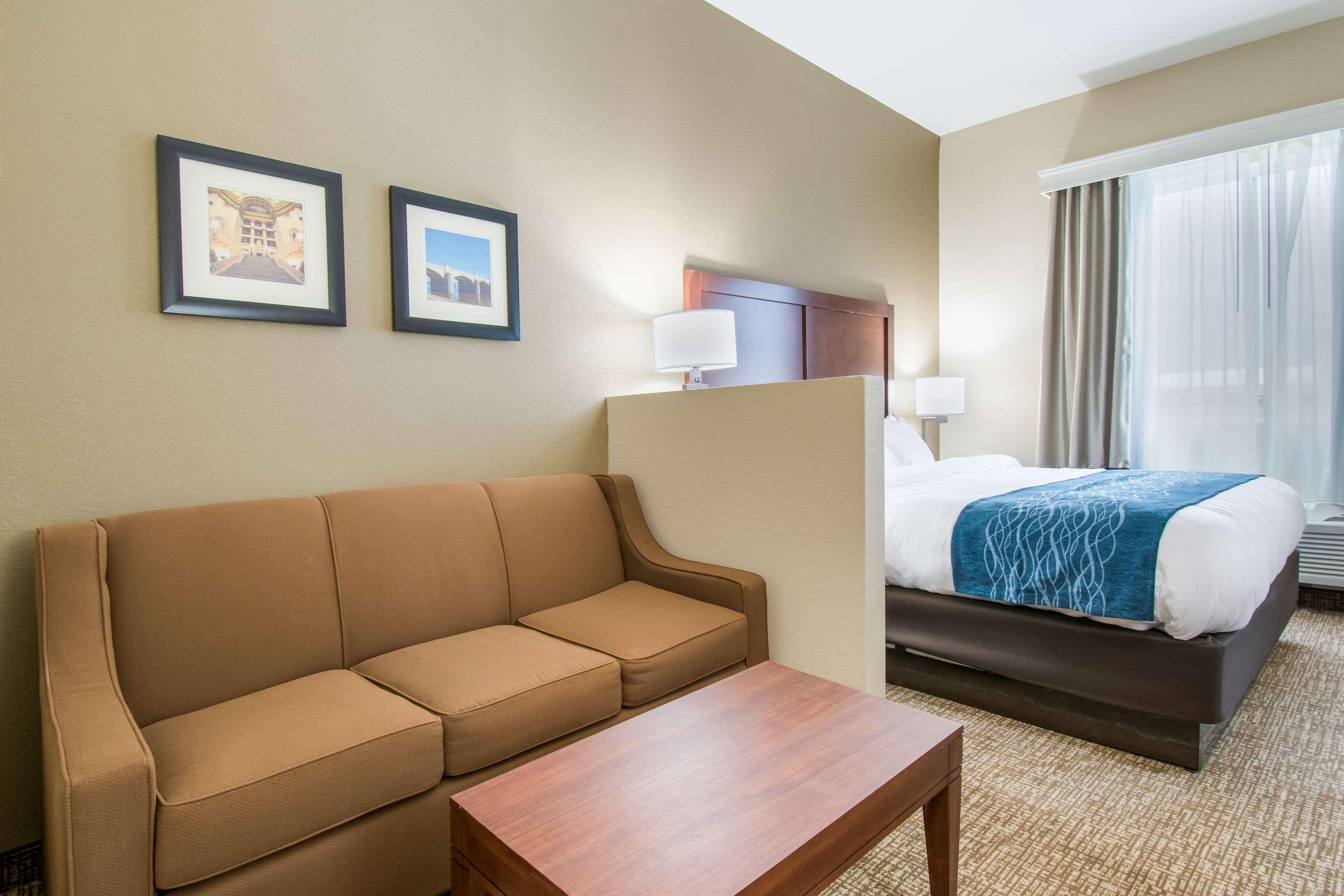 Comfort Inn & Suites Harrisburg - Hershey West Dış mekan fotoğraf